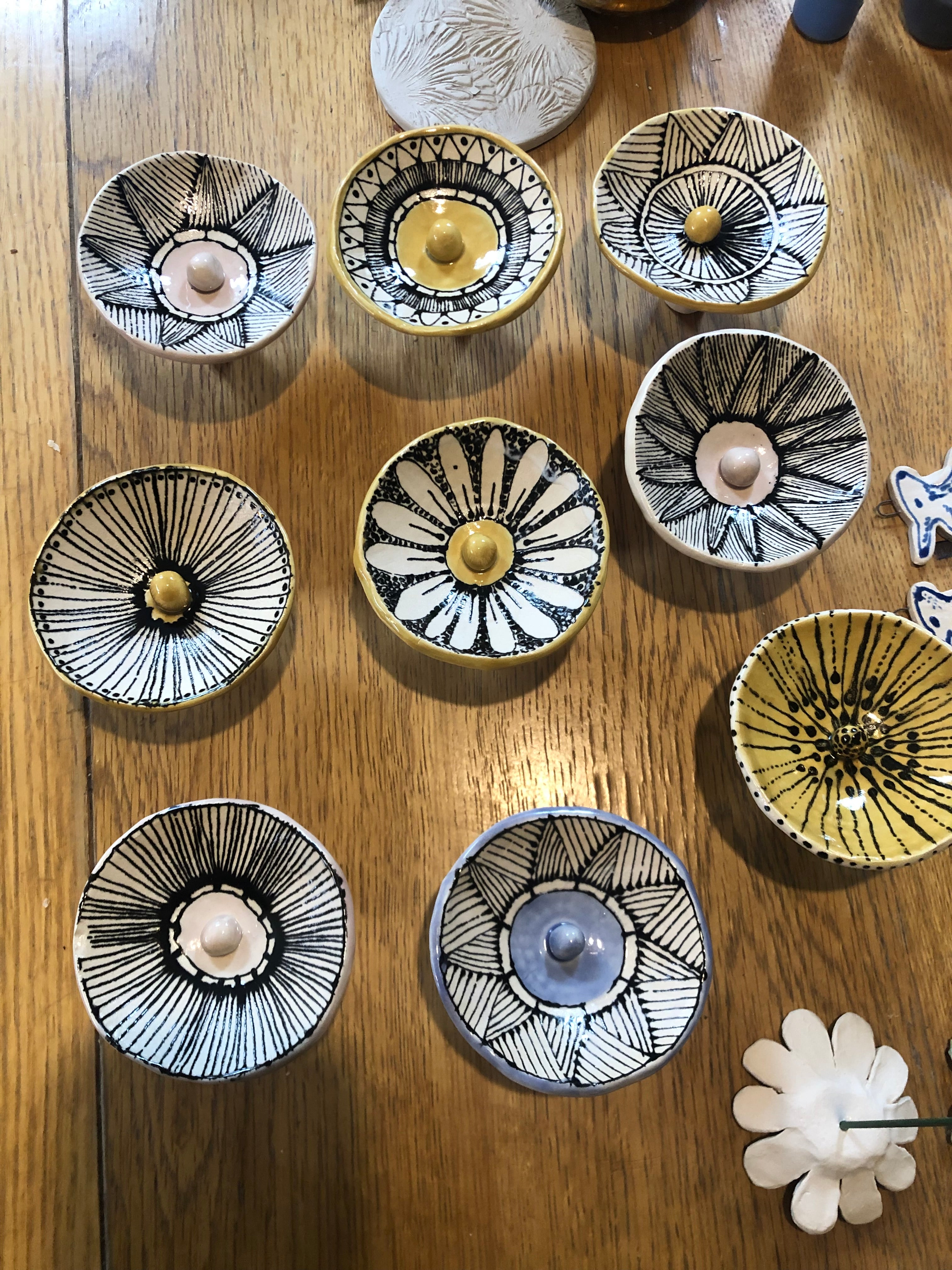 Bee bowls